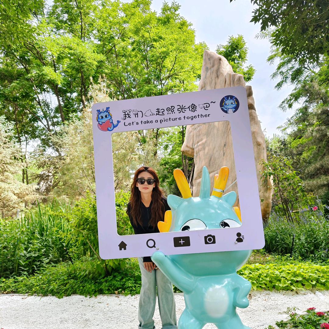 王了个小妮