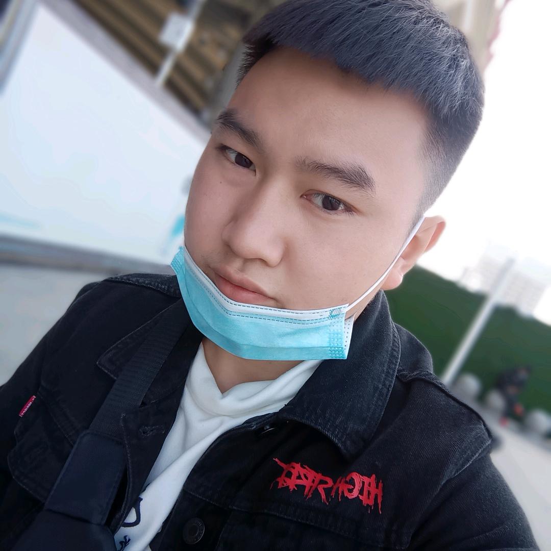 笑点低的小呆瓜   🤗