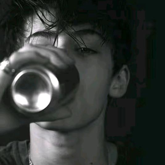 い这个世界没好人づ