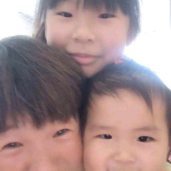 爱唱歌的草莓姐姐