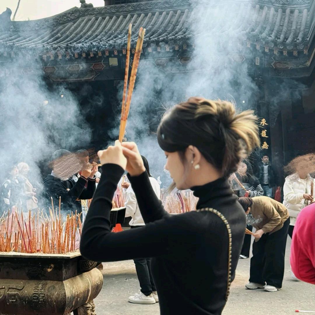 小王在五台山（观住=点灯）
