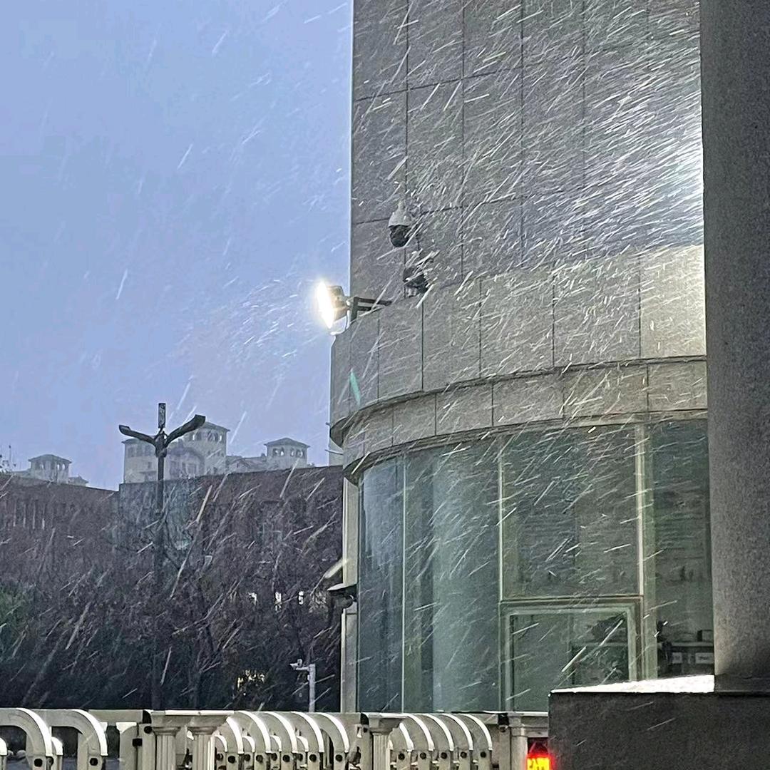 大学生纯绿跑刀