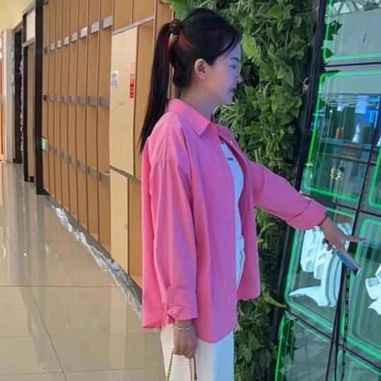 位置不同。少言为贵