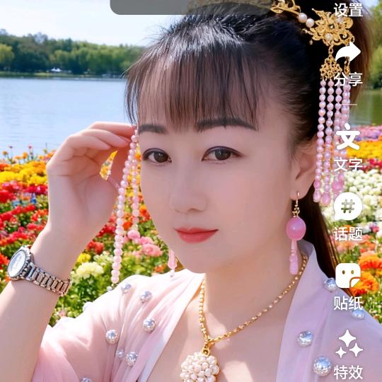蝴蝶妹开心一笑？