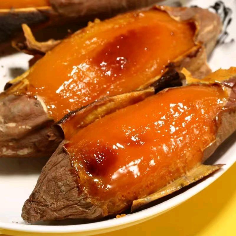 在凤冈烤红薯的小姐姐