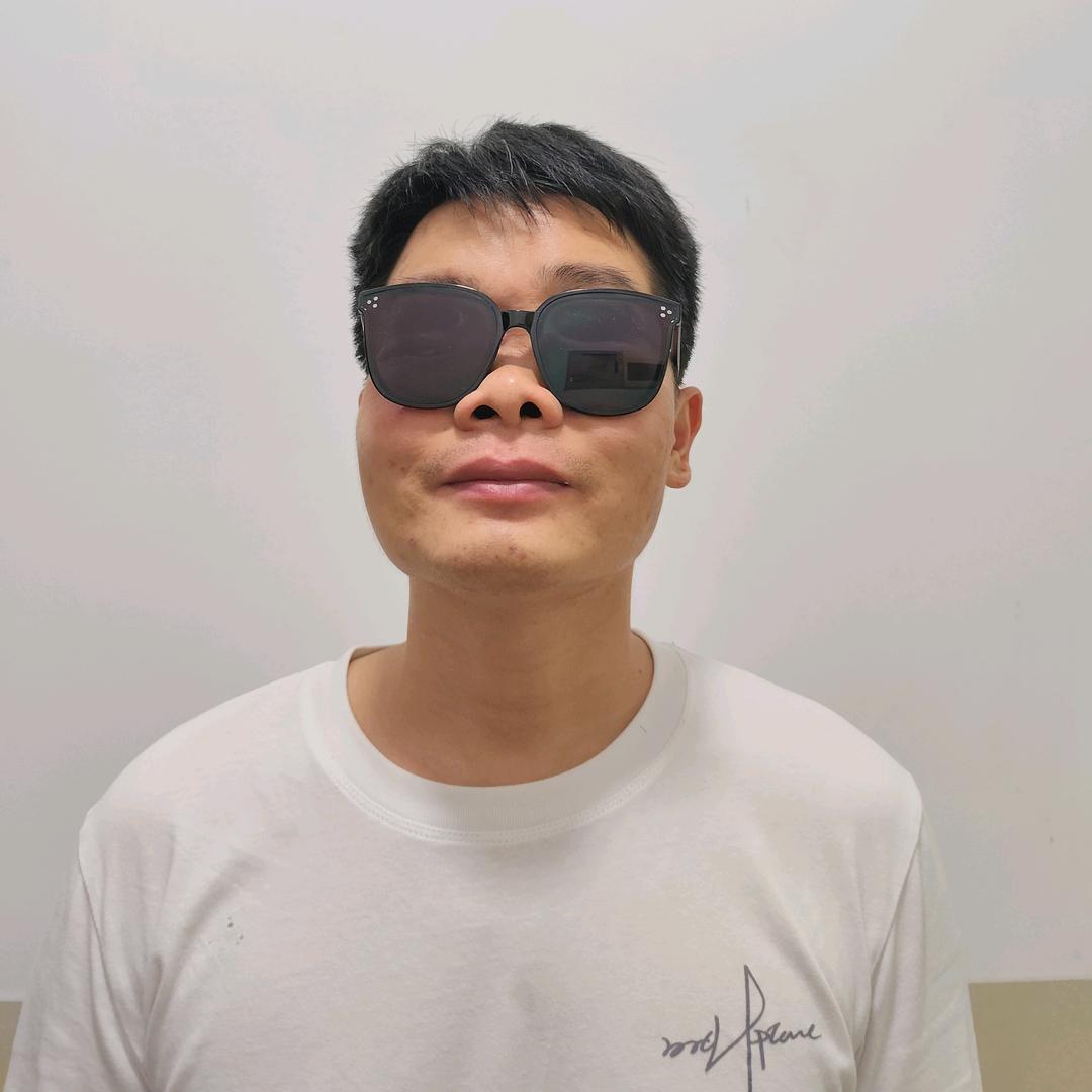 盲人歌手华仔。
