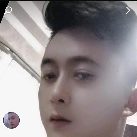 愿你眼角带笑月色不染眉梢。