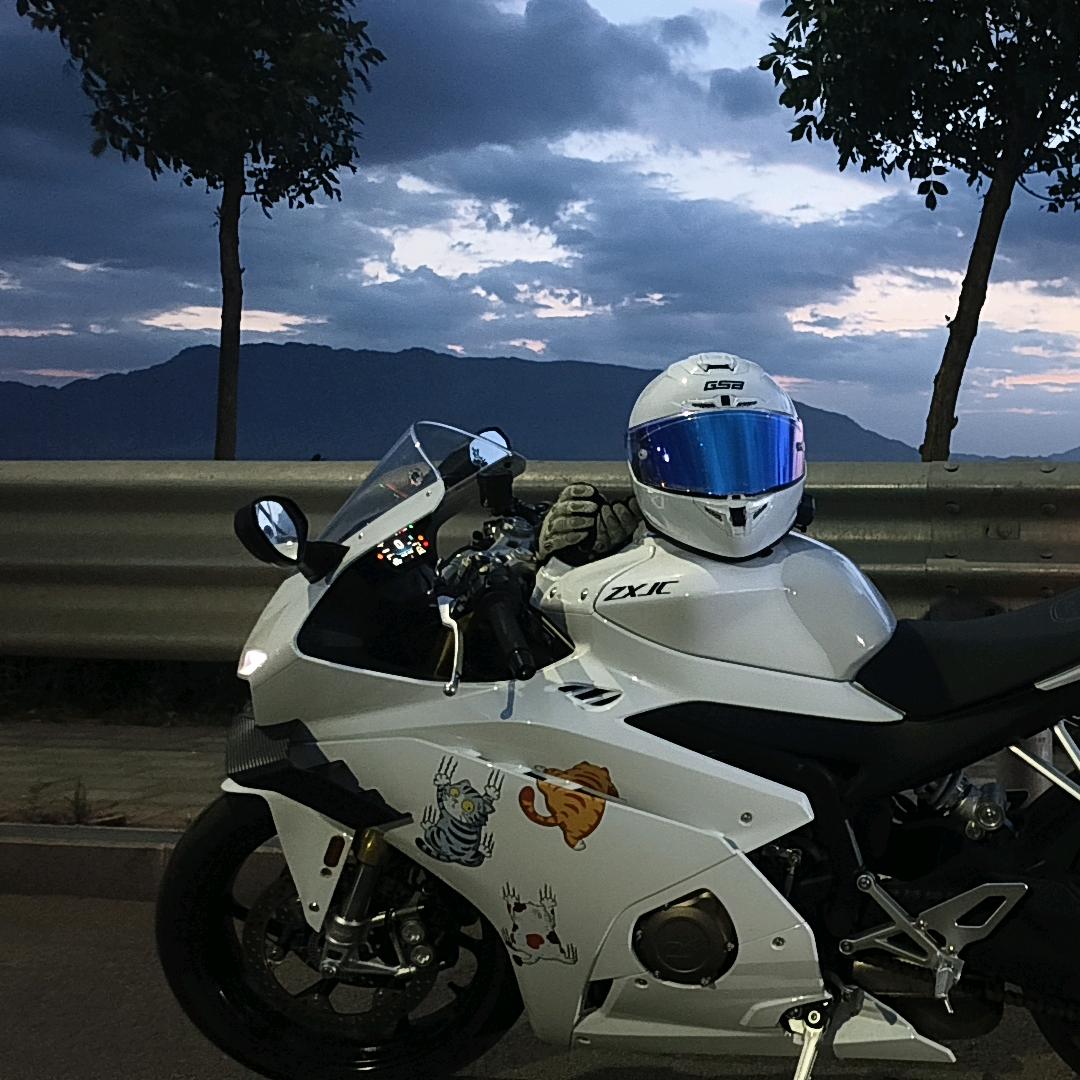 骑着蜗牛追导弹、