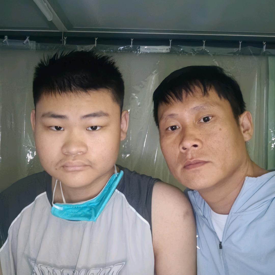 单亲父亲《陪儿抗白》