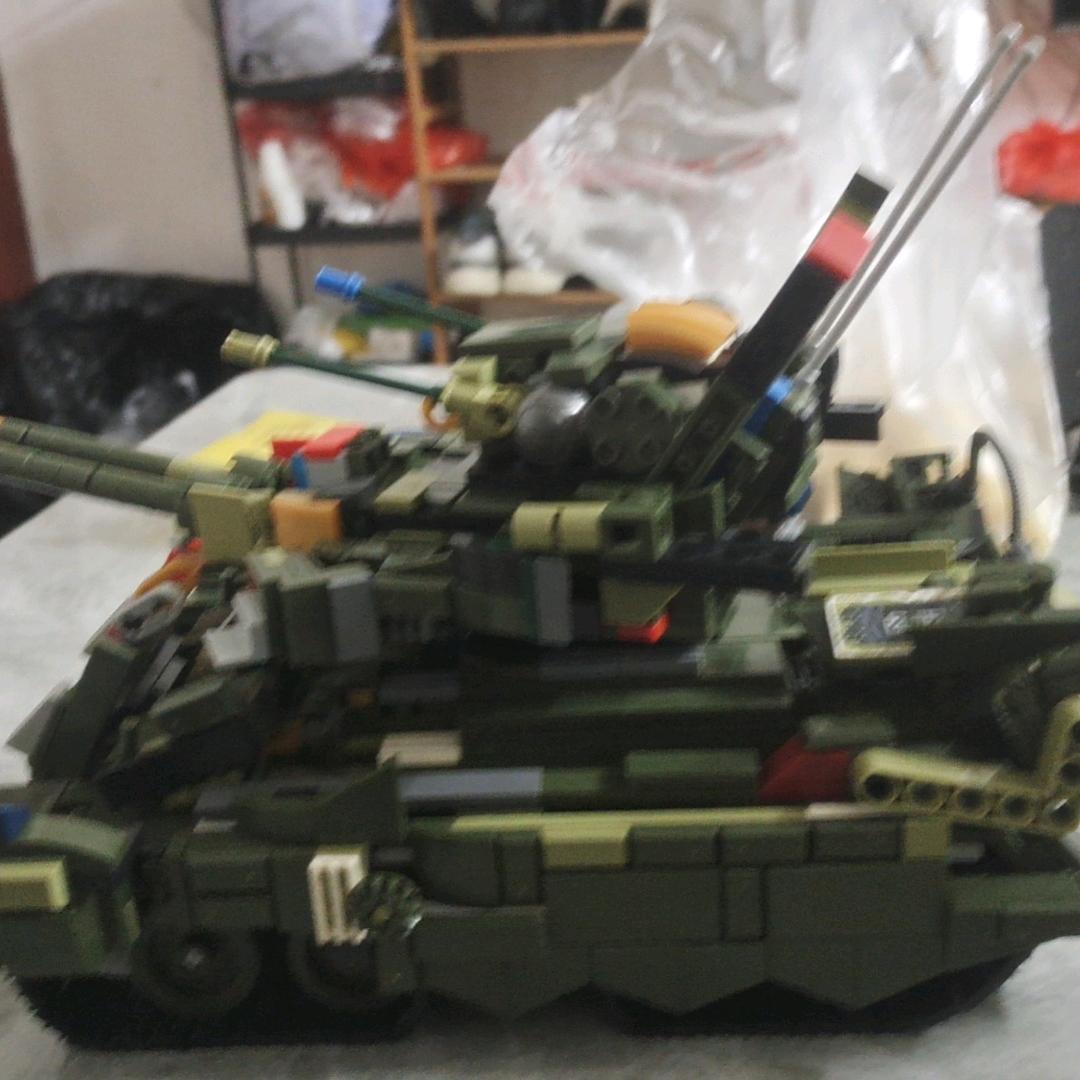 黄换球设計坦克