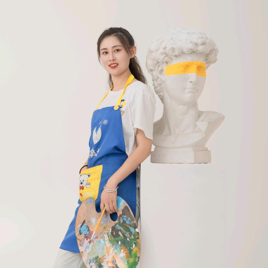 石河子教画画的伊伊