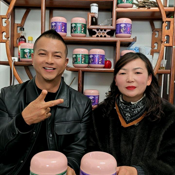 苗二哥家苗大姐1