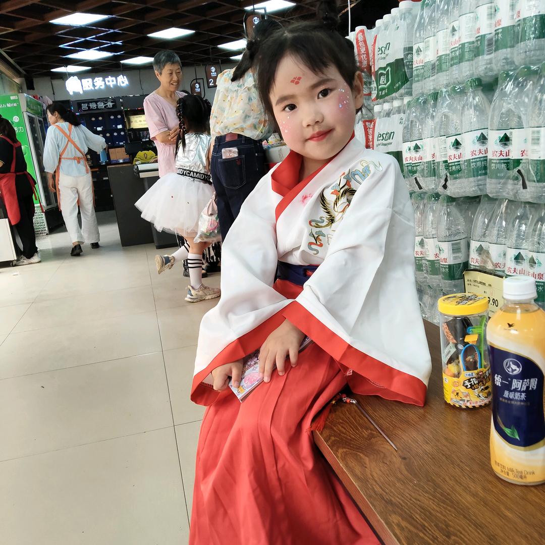 我丑我贴着墙走