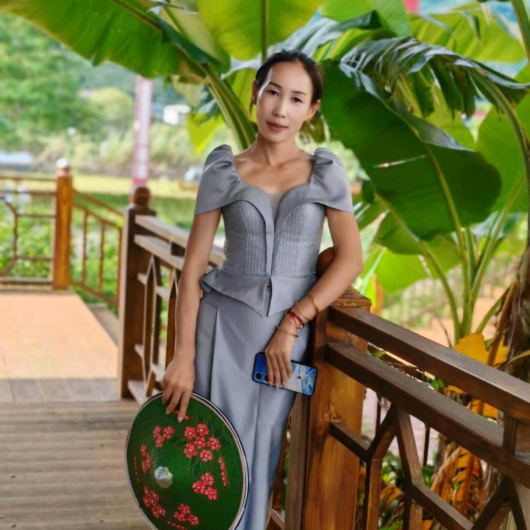 艾叶，傣装缝制