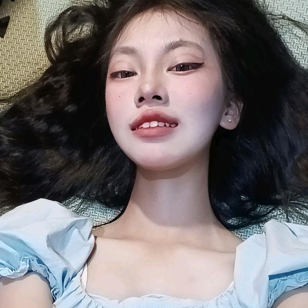 隋英