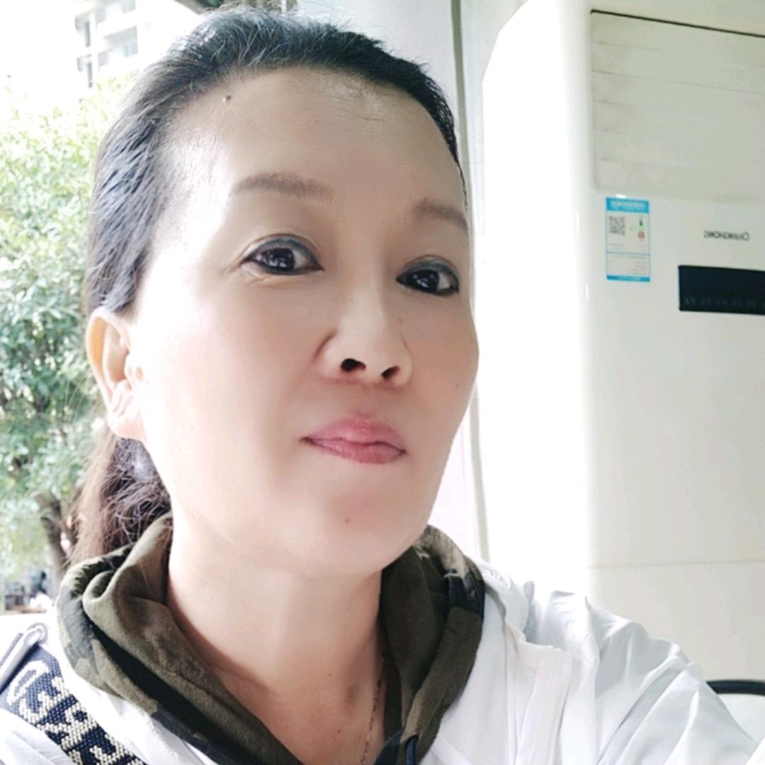 吕某某，爱唱歌！