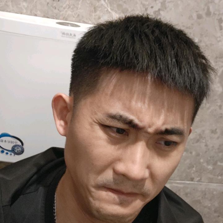 健俊（猛直男）