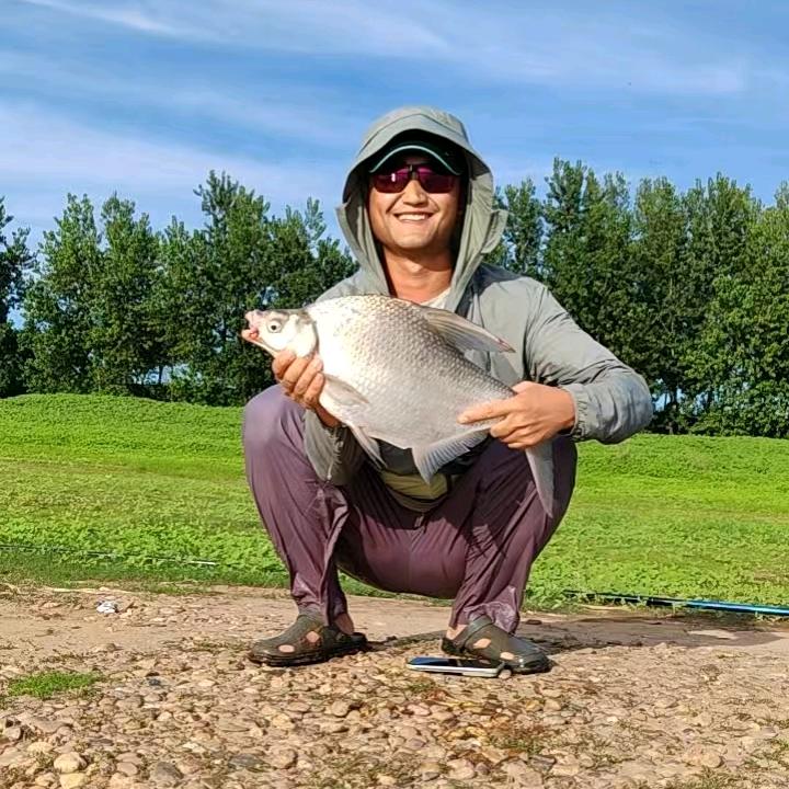 黎明钓鱼🎣