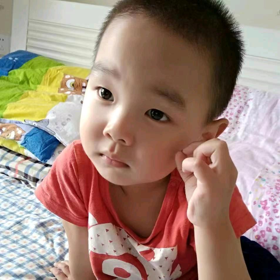 候锐锐**梁轩轩