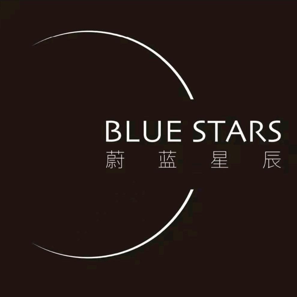 蔚蓝星辰乐团主唱作曲兼贝斯手陈尚臣