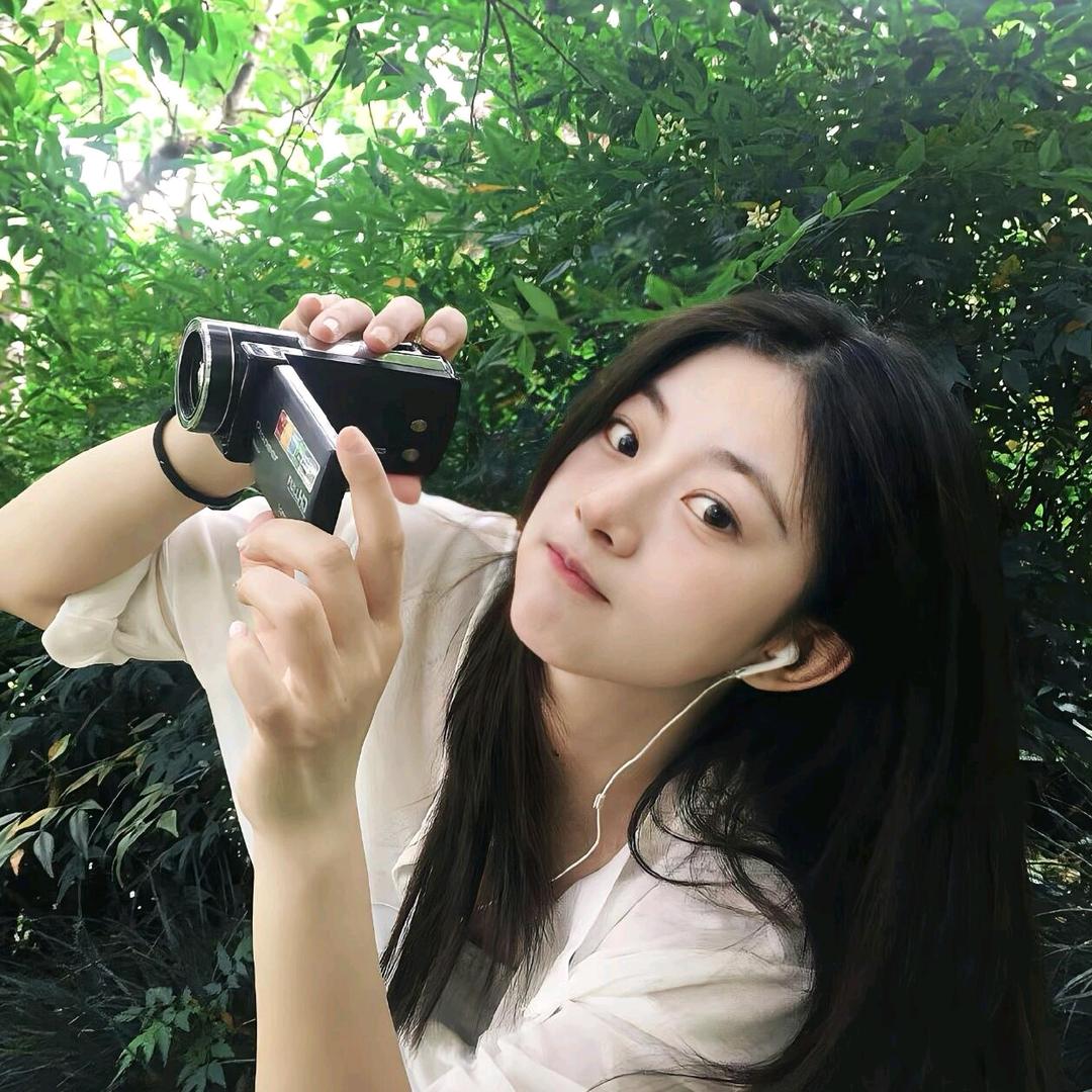 很哇塞的小姑娘