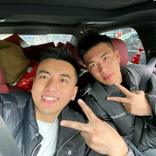 虎牙兄弟男装店