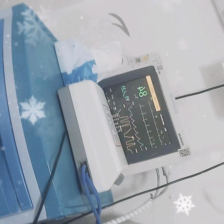 ،