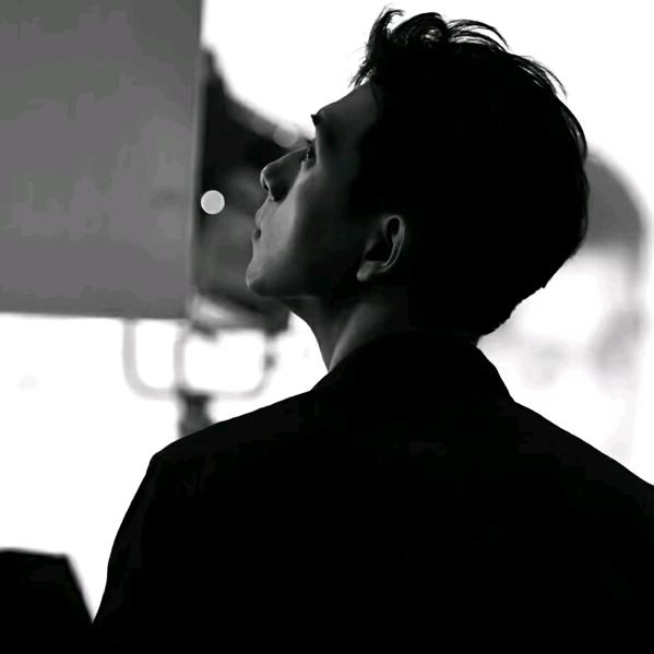 低调一男子