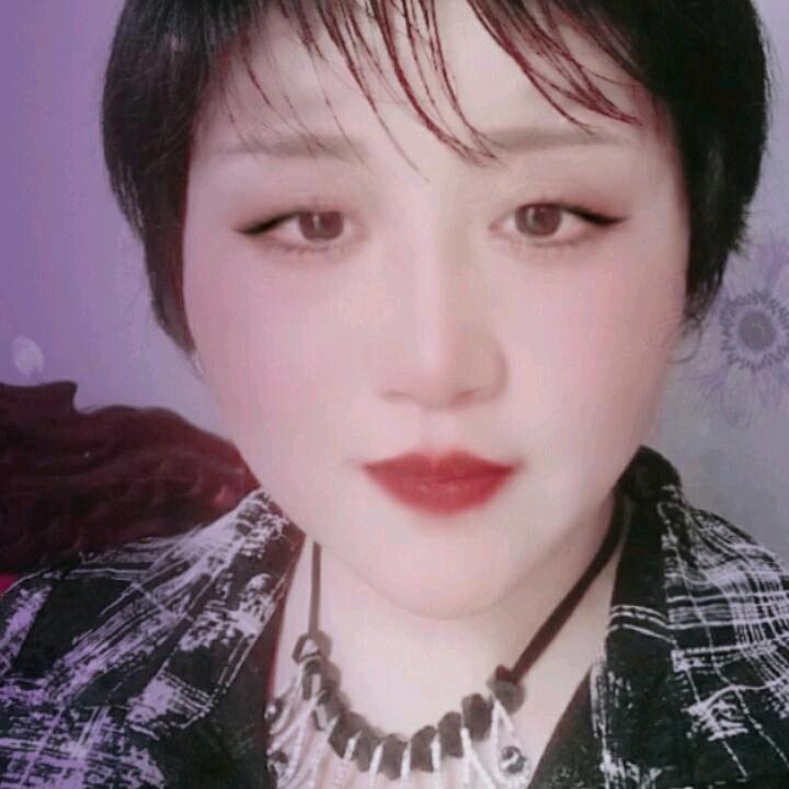 蝴蝶迷恋花的美