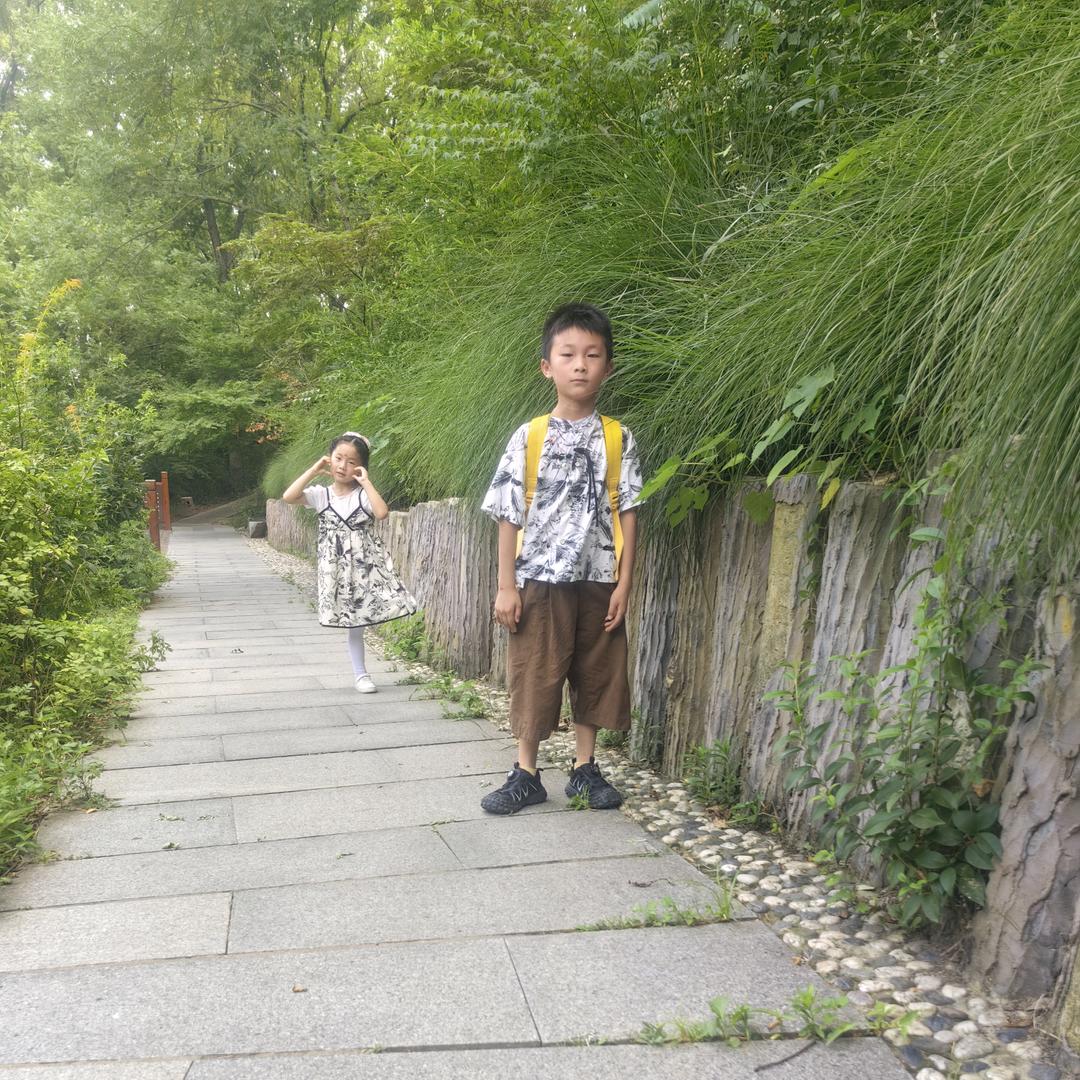 博哥萌妹