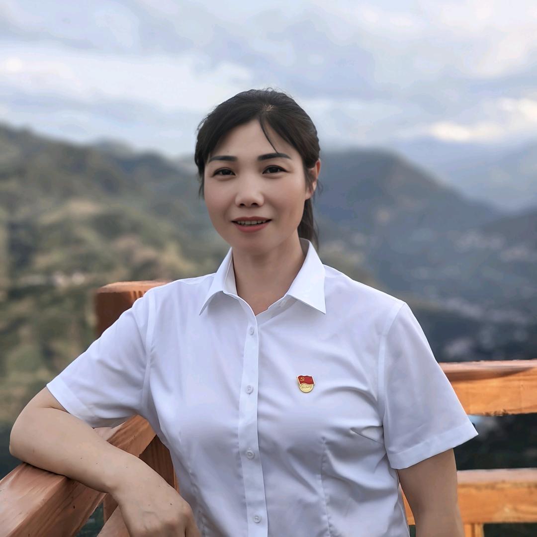 马家坝村干部覃翠红