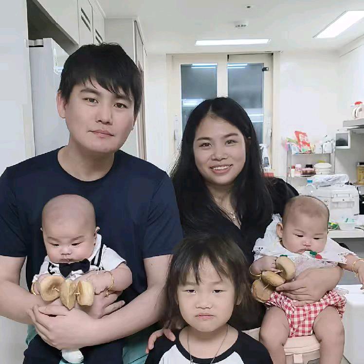 小悠一家(双胎孕晚期)