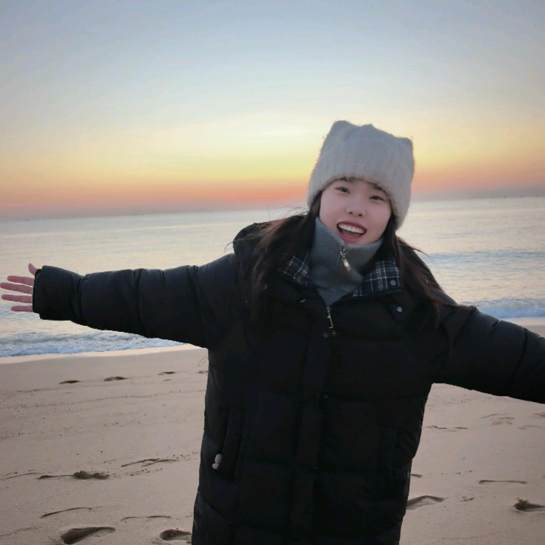 ୧⍤⃝🌴小狗爱小猫