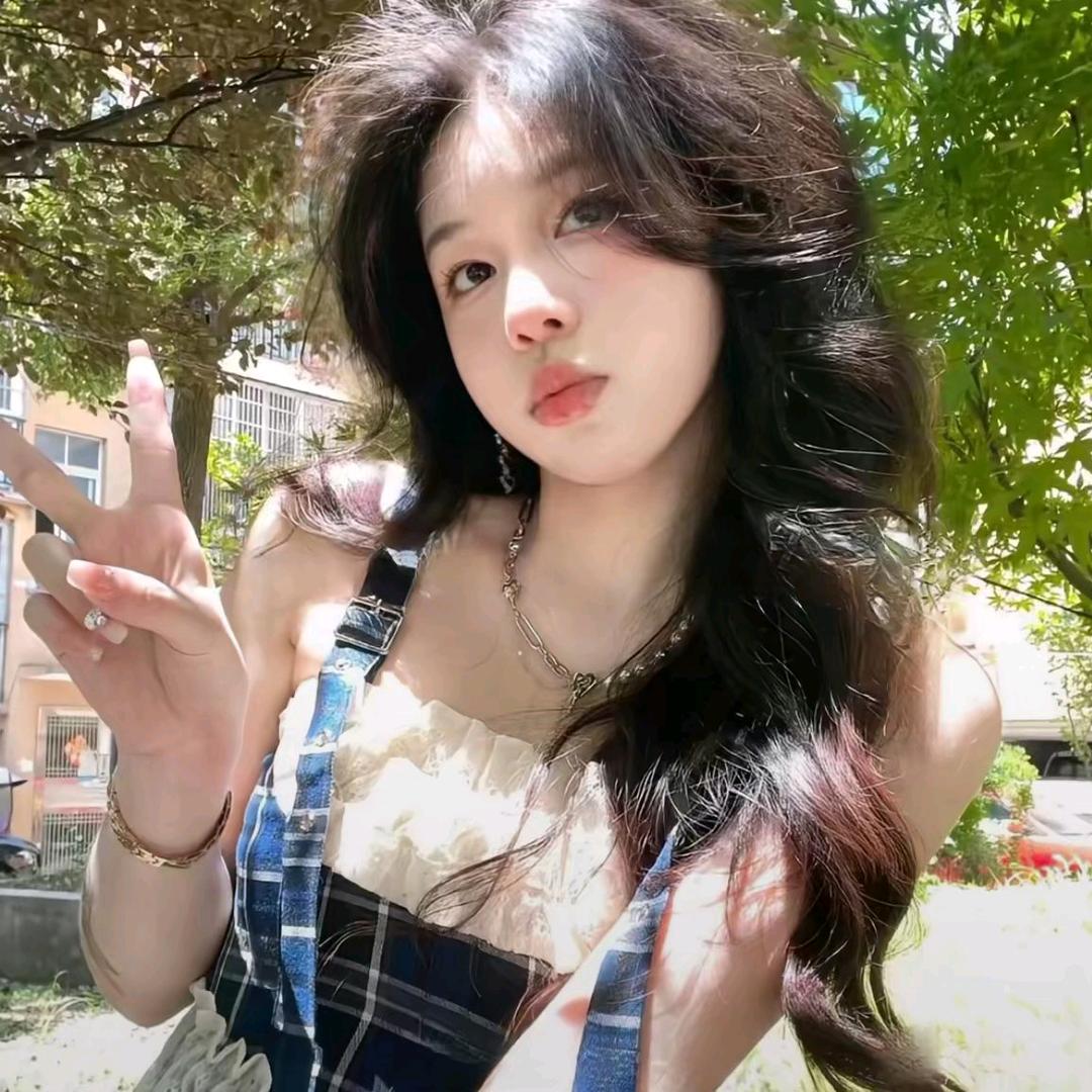 戴珍珠耳环的少女