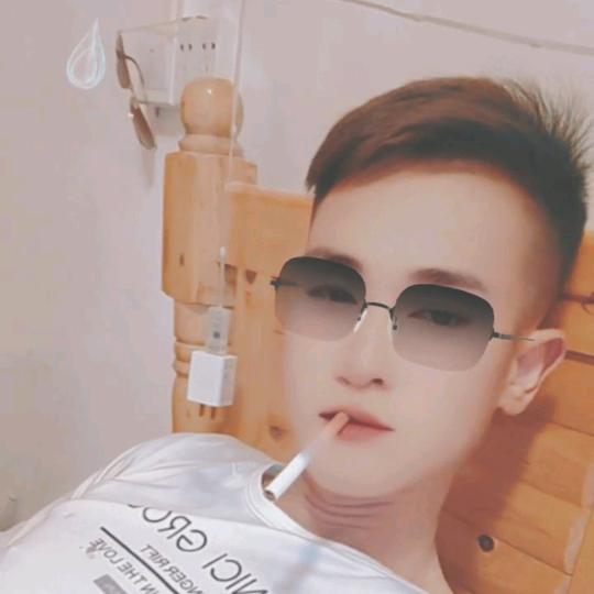 罗 家 三 少、