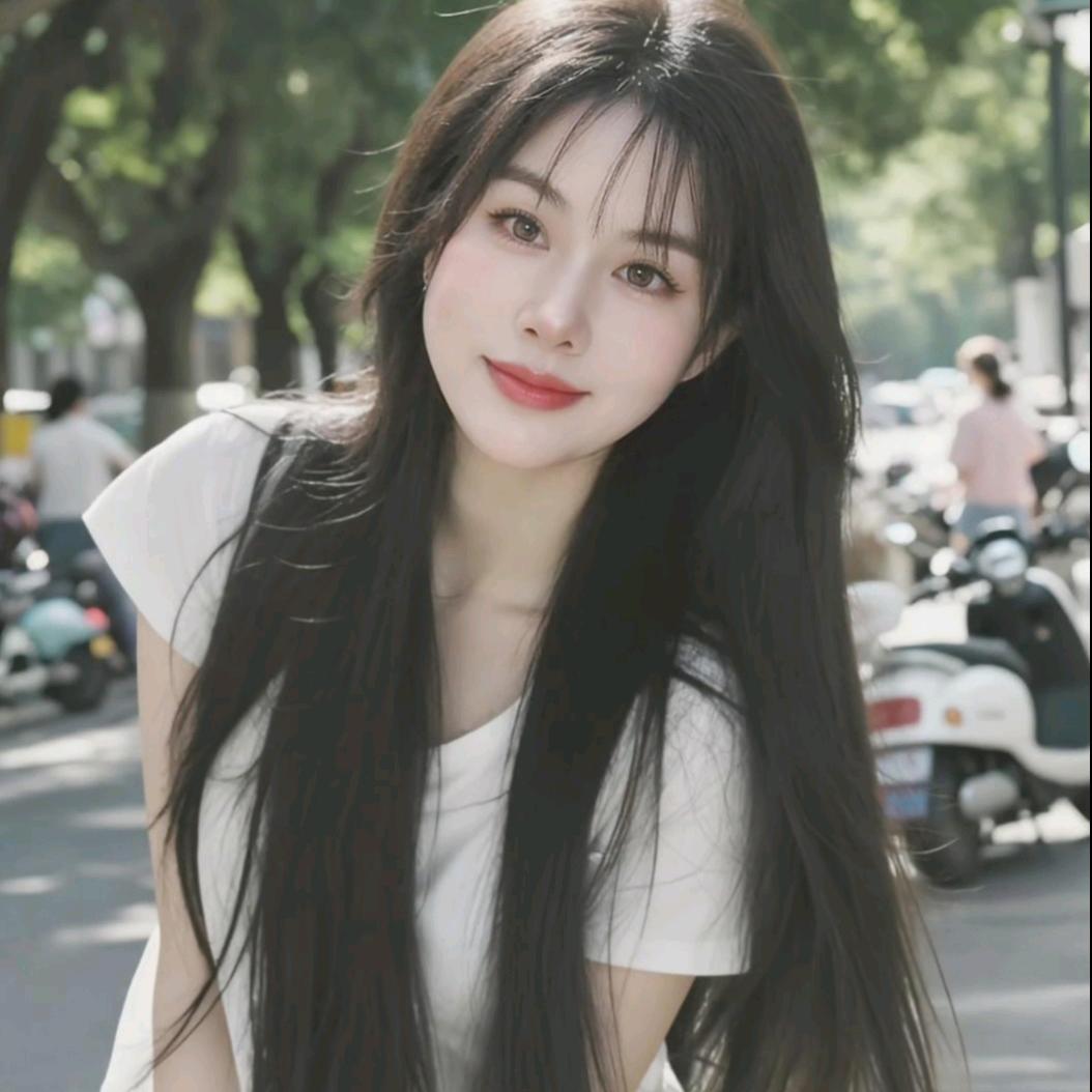 8块腹肌的小女孩