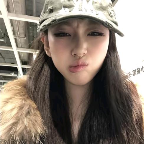 念念.
