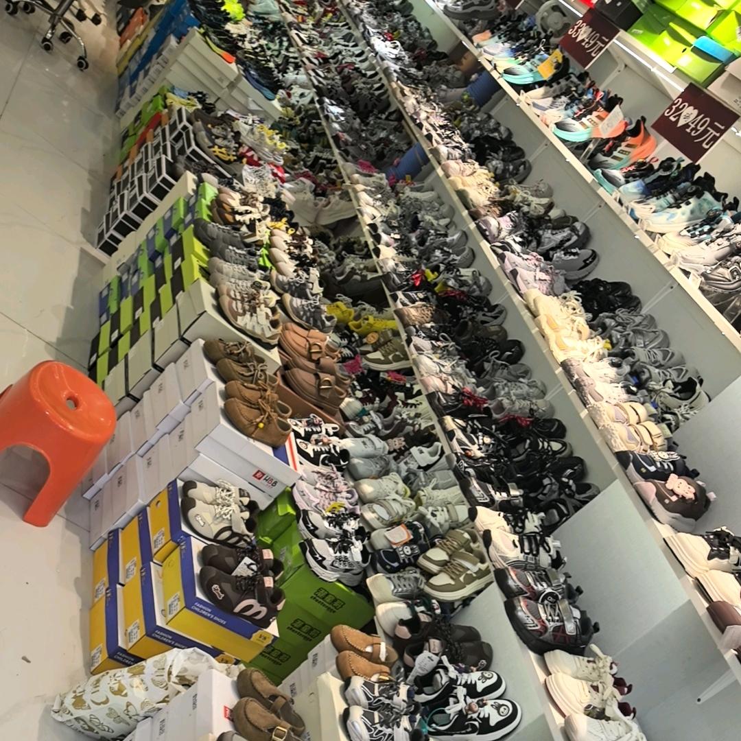 49元自助童鞋店