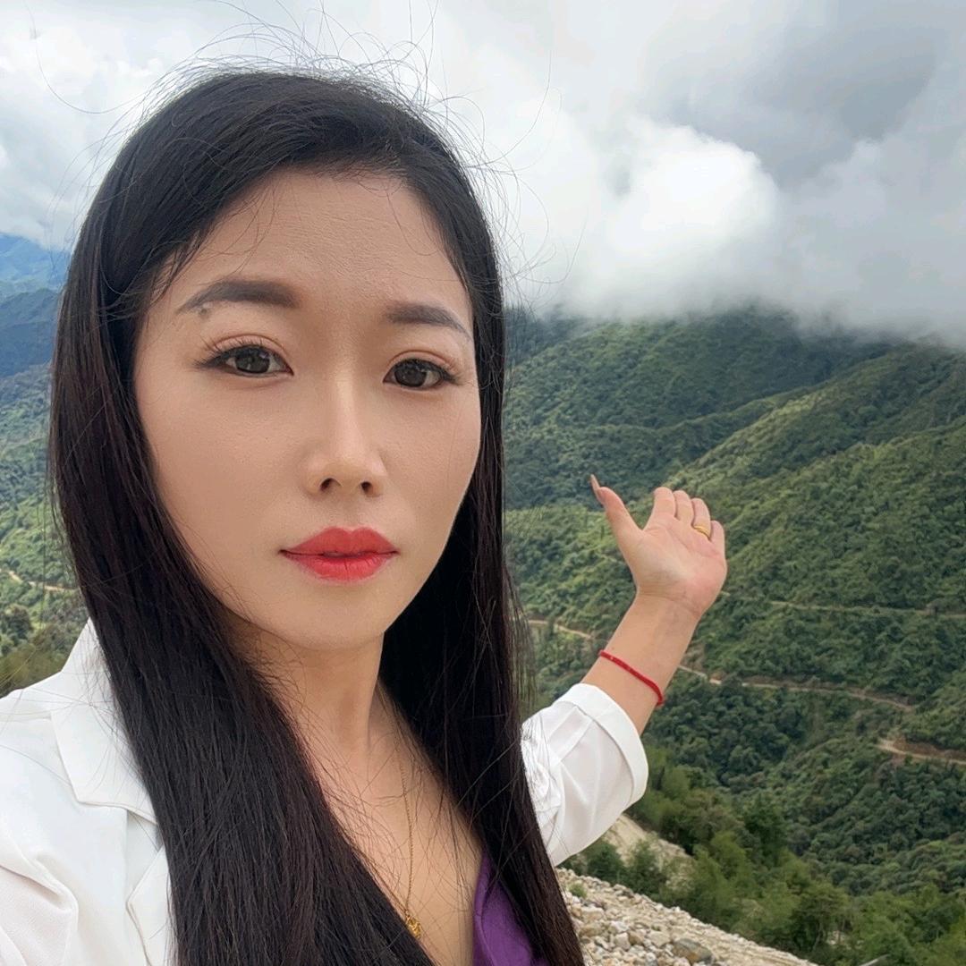 没心机的单身女人。