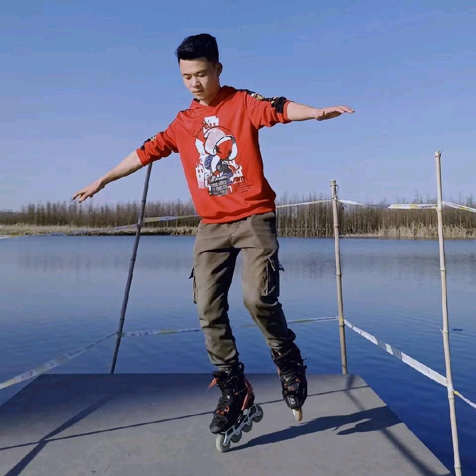 赣州教轮滑的西瓜教练