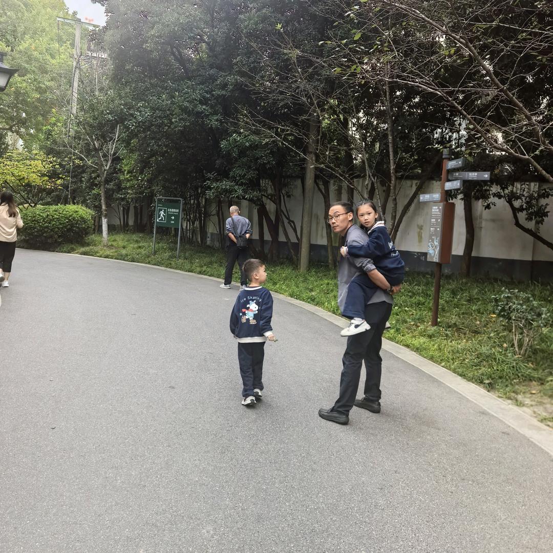 呆呆酱。