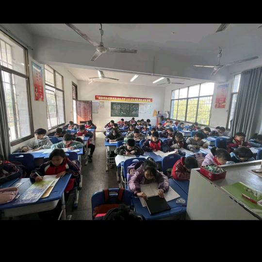 冯俊轩，地铁名：冯俊轩是🤑