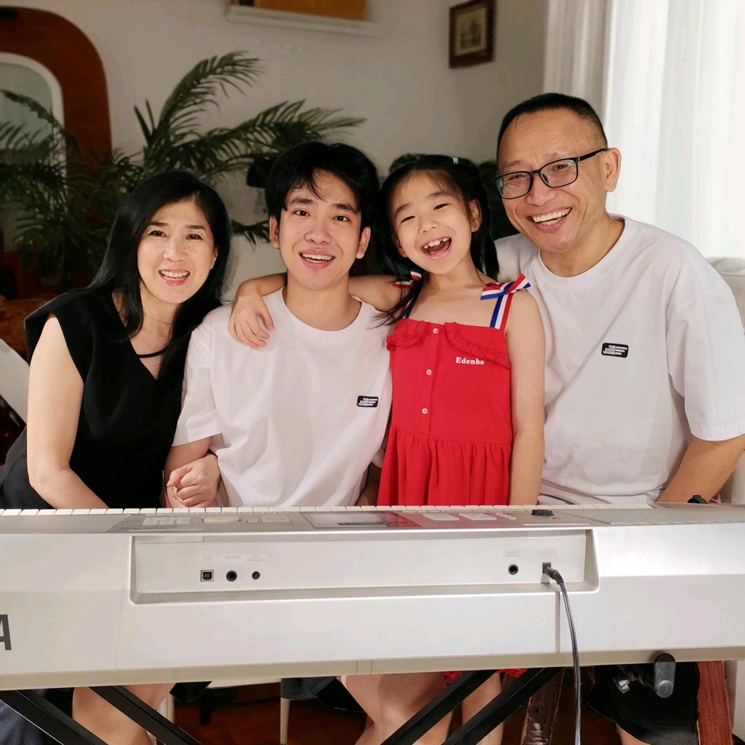 赵哥英子一家人