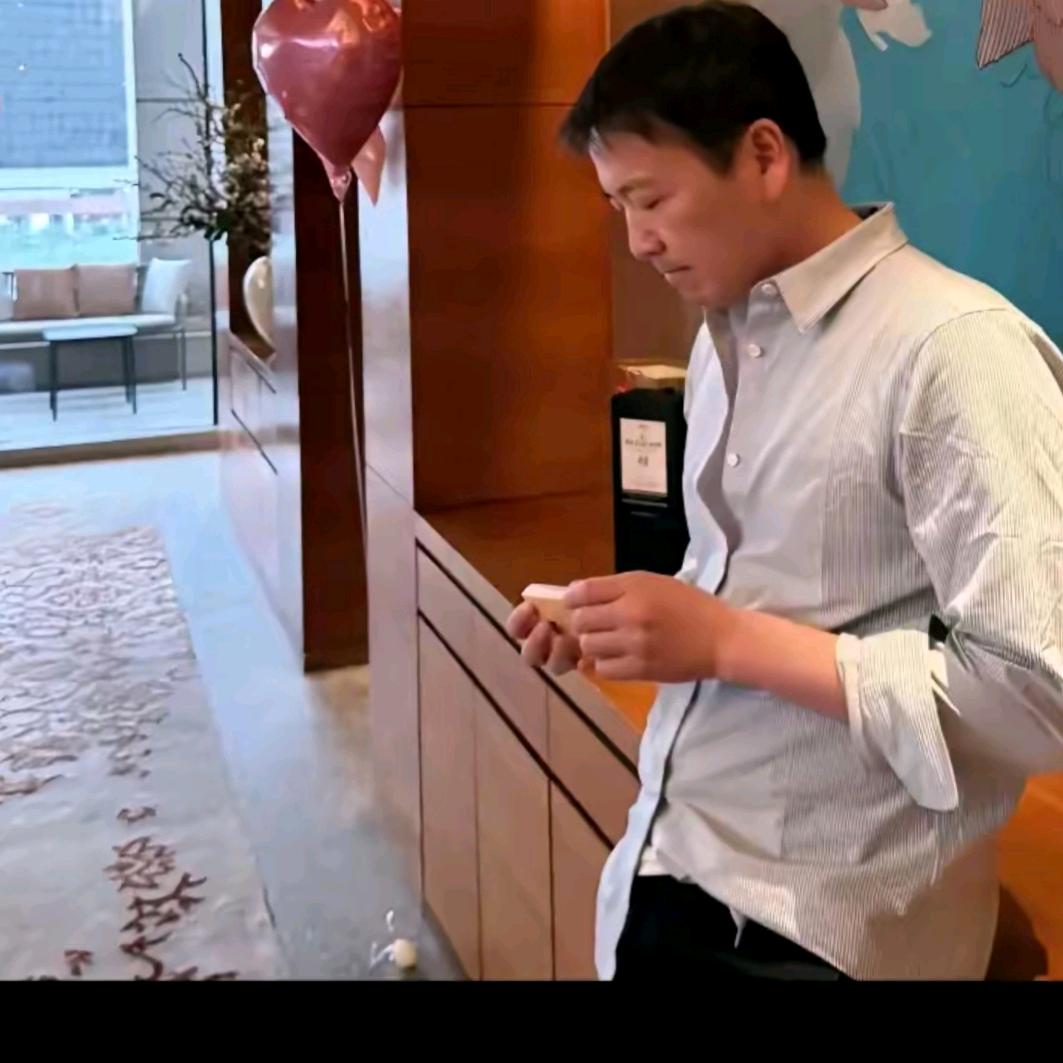 赖的玲儿《非本人》