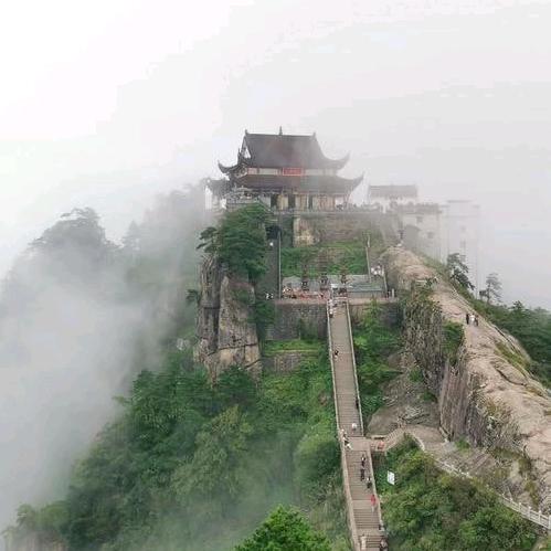 年过半百亦欣然