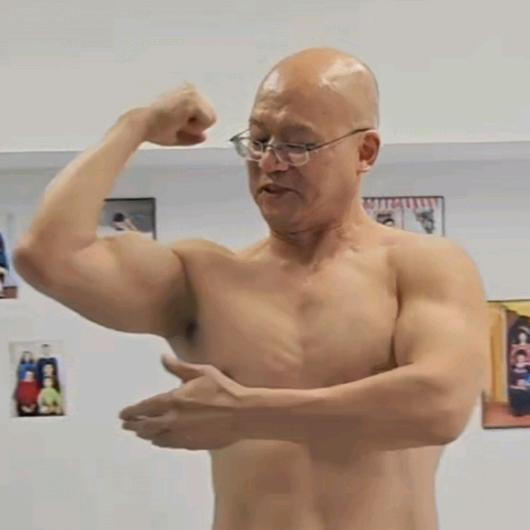 硬汉屠立雄