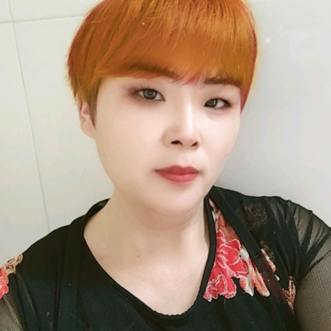 艳丽，