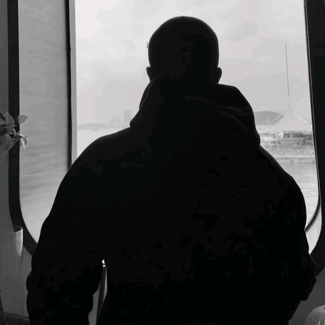 小李有点高