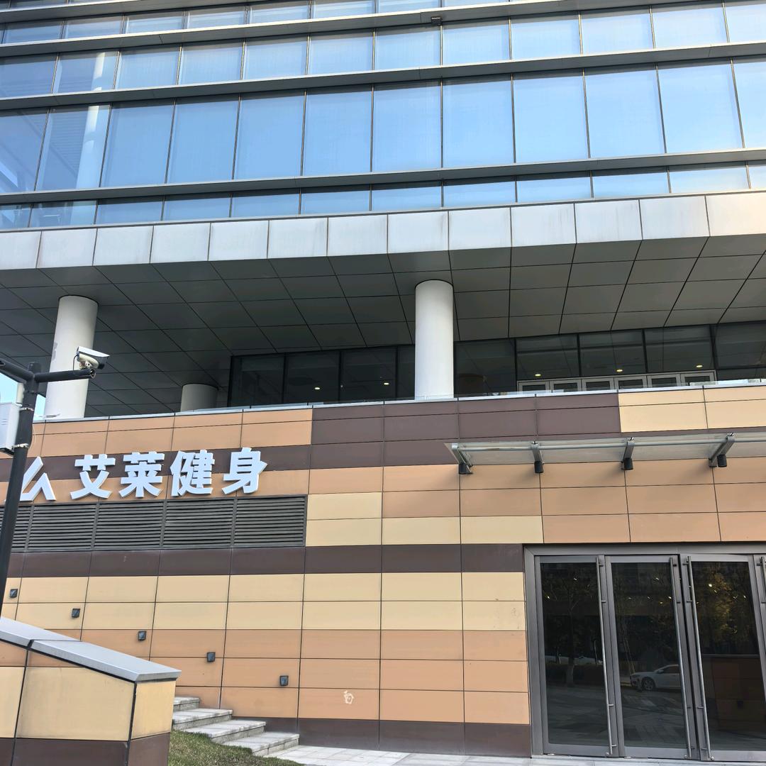 爱游泳的黄教练