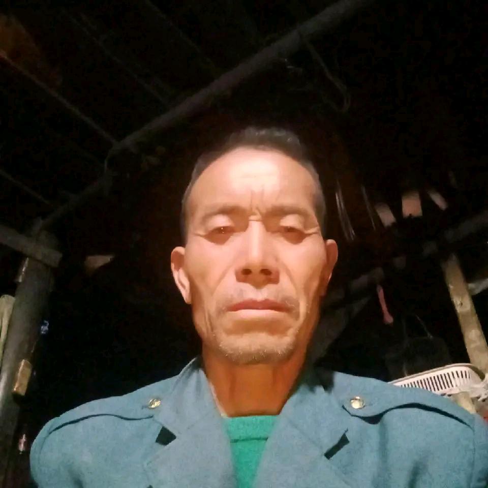 大坪铺排屋院群里何连生